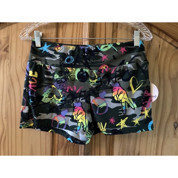 Women's Full Circle Trends Green soft athletic running shorts size L - NWT - Picture 1 of 8